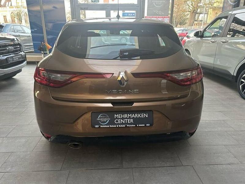 Gebraucht Renault Mégane IV 101 PS (74 kW) 2017 Cappuccino brown (metallic) Limousine