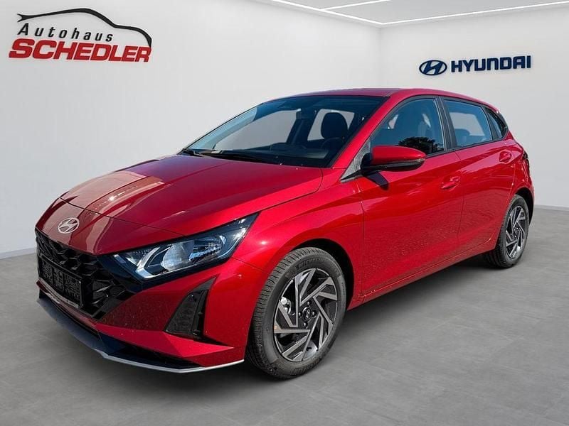 Dragon red / met Neu 2025 Hyundai i20 Trend Limousine | 22.150 € (Fairer Preis) - Bild 1/4