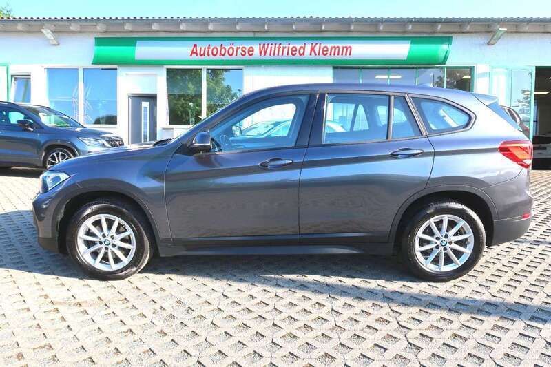 Mineralgraupearleffect Gebraucht 2022 BMW X1 SUV | 19.850 € (Superpreis) - Bild 1/4