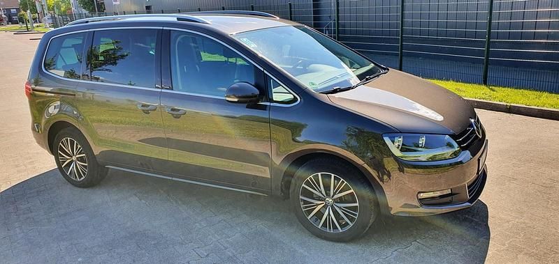 Second-hand VW Sharan 184 CP (135 kW) 2016 Maro Monovolum