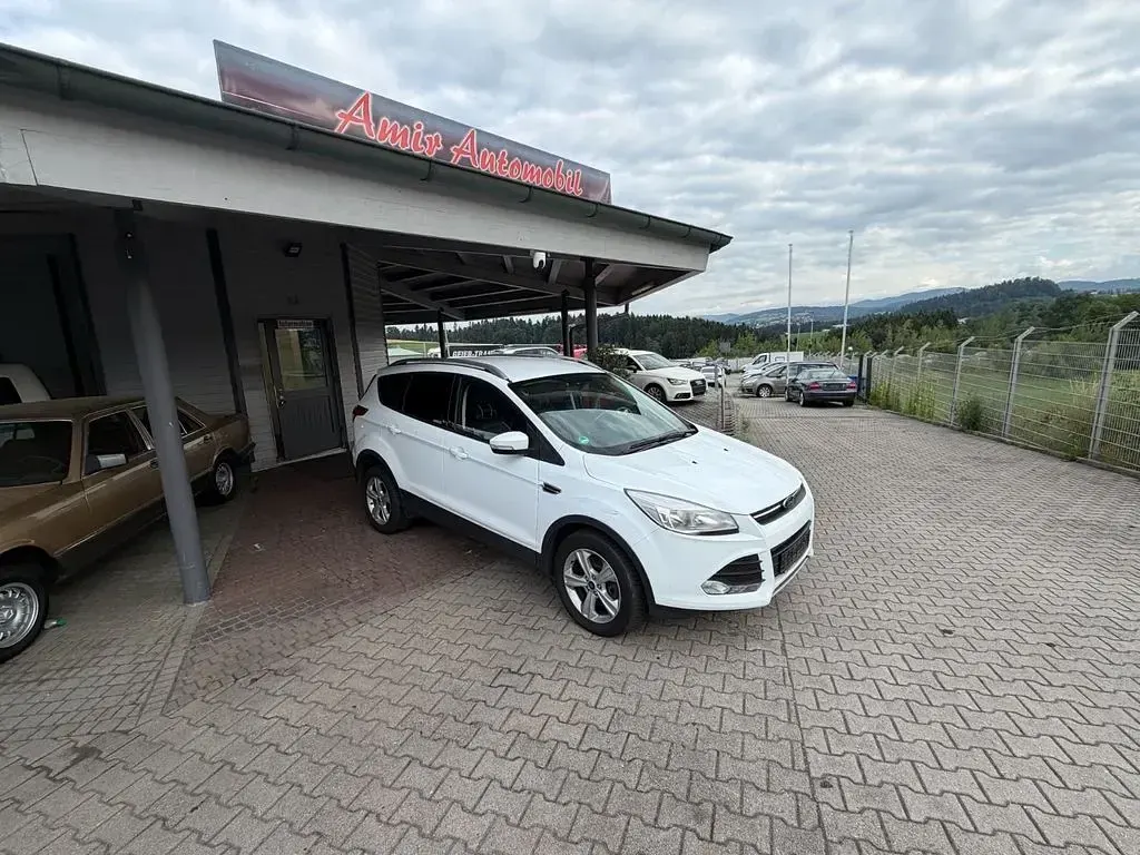 Gebraucht Ford Kuga Trend 163 PS (119 kW) 2014 Weiß SUV