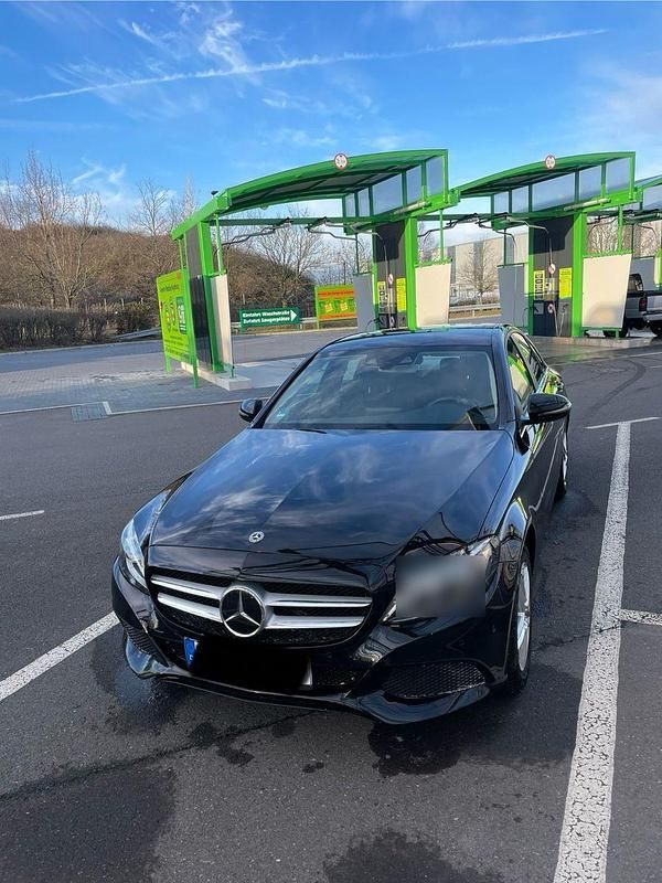 Schwarz Gebraucht 2017 Mercedes C250 Avantgarde Limousine | 20.999 € (Fairer Preis) - Bild 1/4