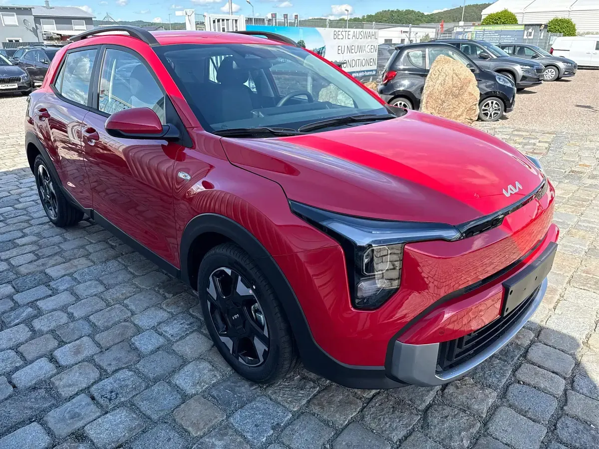 Neu Kia Stonic Style 101 PS (74 kW) 2026 Signalrot metallic SUV