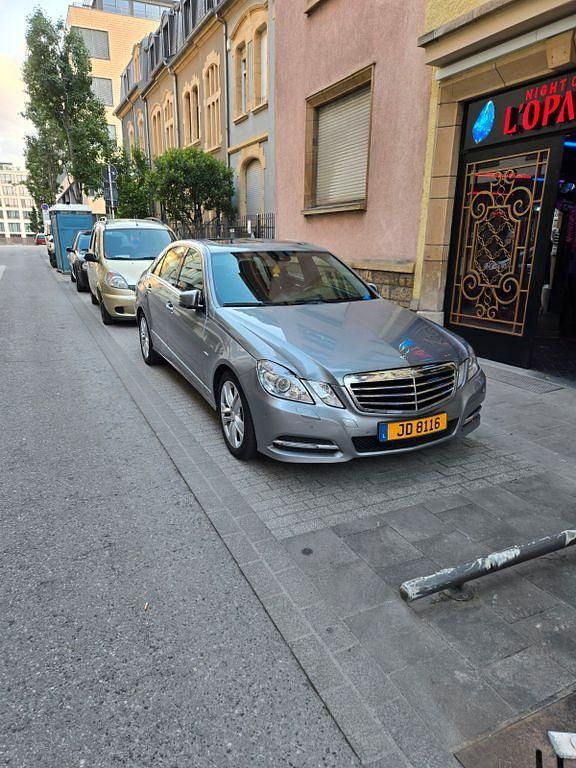 Grau Gebraucht 2010 Mercedes E300 Avantgarde Limousine | 7.500 € (Guter Preis) - Bild 1/4