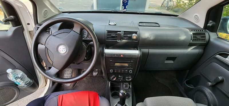 Gebraucht VW Fox 55 PS (40 kW) 2008 Weiß Kleinwagen