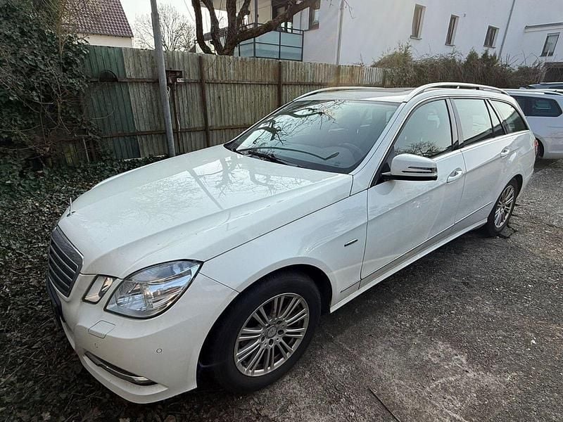 Gebraucht Mercedes E200 184 PS (135 kW) 2011 Weiß Kombi
