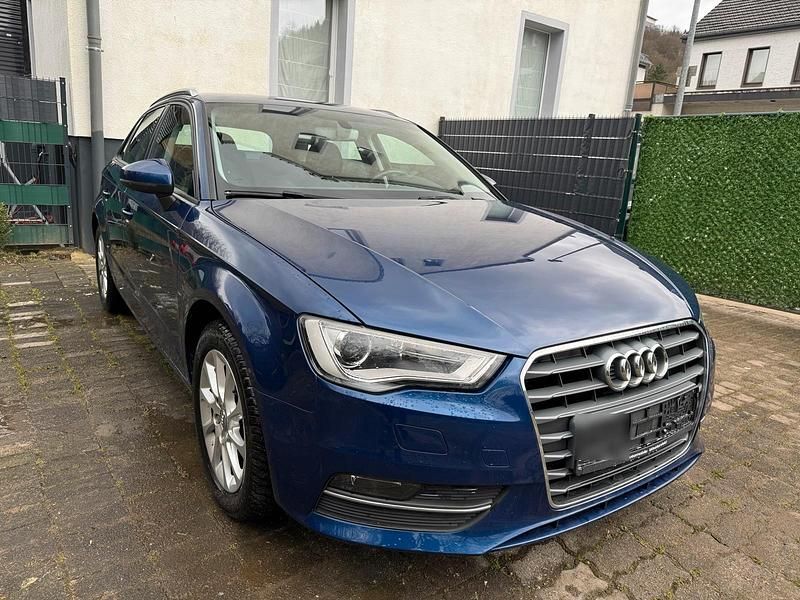 Gebraucht Audi A3 110 PS (80 kW) 2015 Blau Limousine
