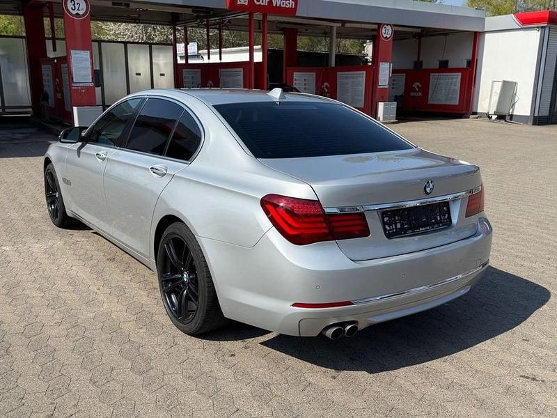Second-hand BMW 730 Performance 258 CP (189 kW) 2013 Argintiu Berlinǎ