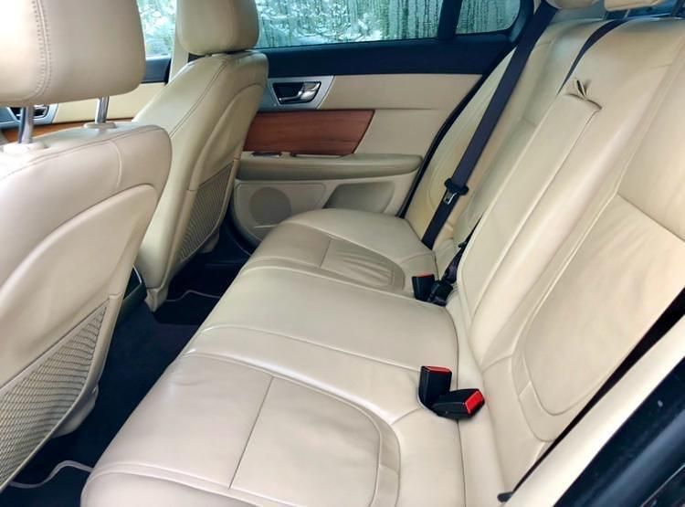 Schwarz Gebraucht 2013 Jaguar XF Limousine | 11.000 € (Fairer Preis) - Bild 1/4