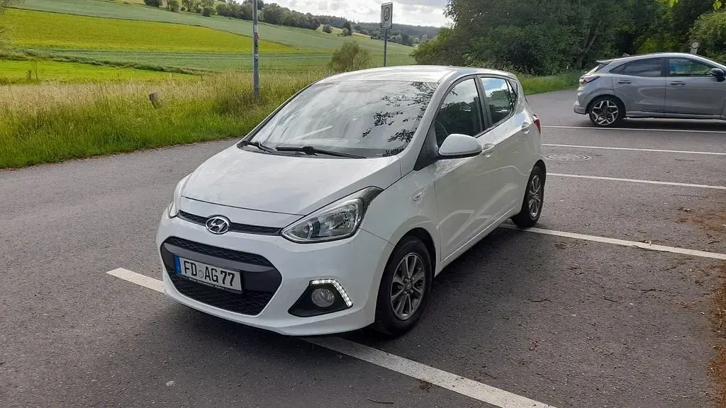 Gebraucht Hyundai i10 Style 67 PS (49 kW) 2016 Weiß Kleinwagen