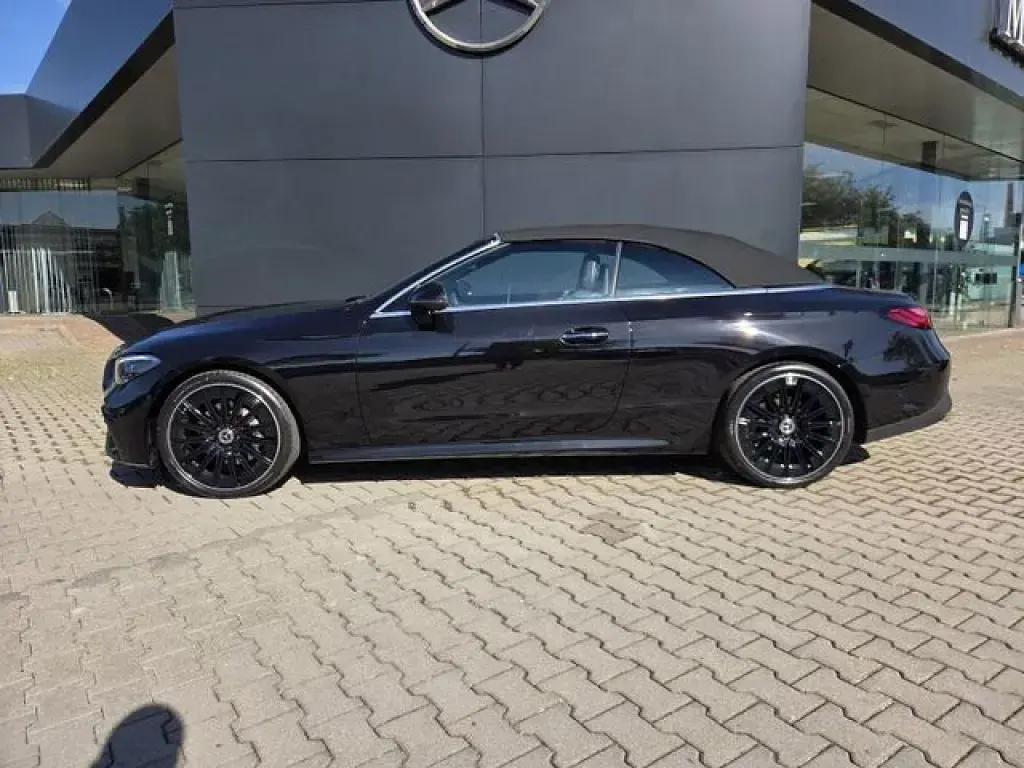 Gebraucht Mercedes 220 197 PS (144 kW) 2025 Lack obsidianschwarz (metallic) Cabrio