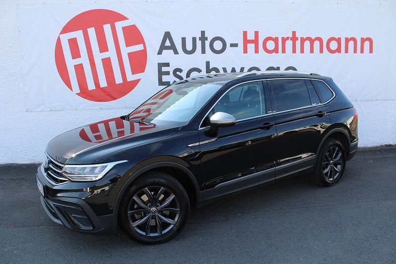 Schwarz Gebraucht 2023 VW Tiguan Allspace Move SUV | 36.839 € (Superpreis) - Bild 1/4