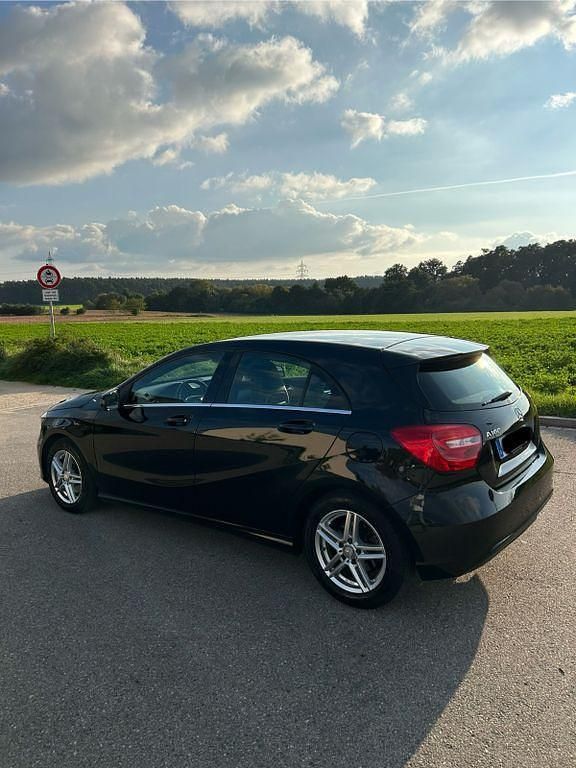 Schwarz Gebraucht 2014 Mercedes A180 Edition Limousine | 7.900 € (Guter Preis) - Bild 1/4