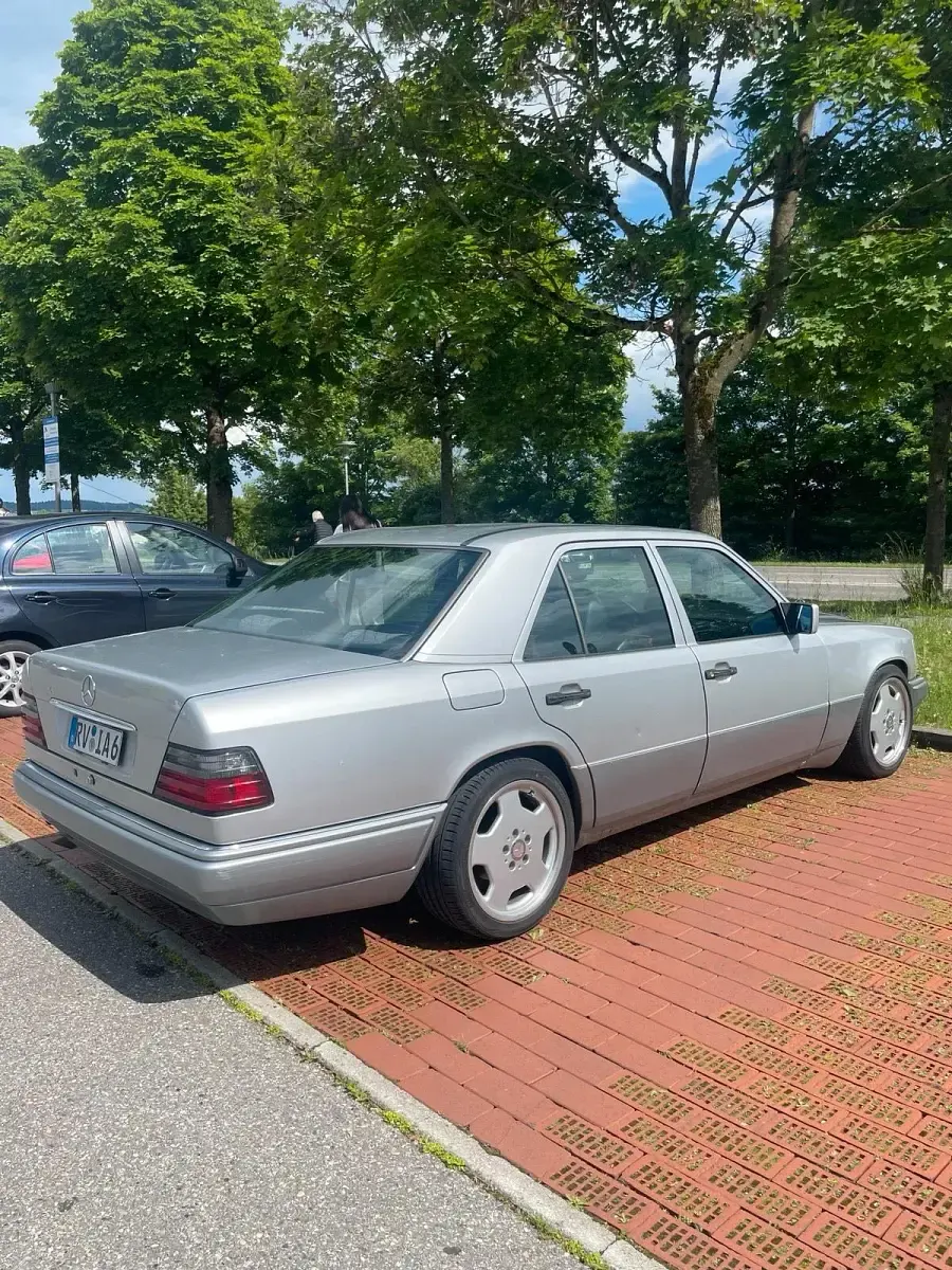 Brugt Mercedes E220 150 HK (110 kW) 1995 Sølv Sedan