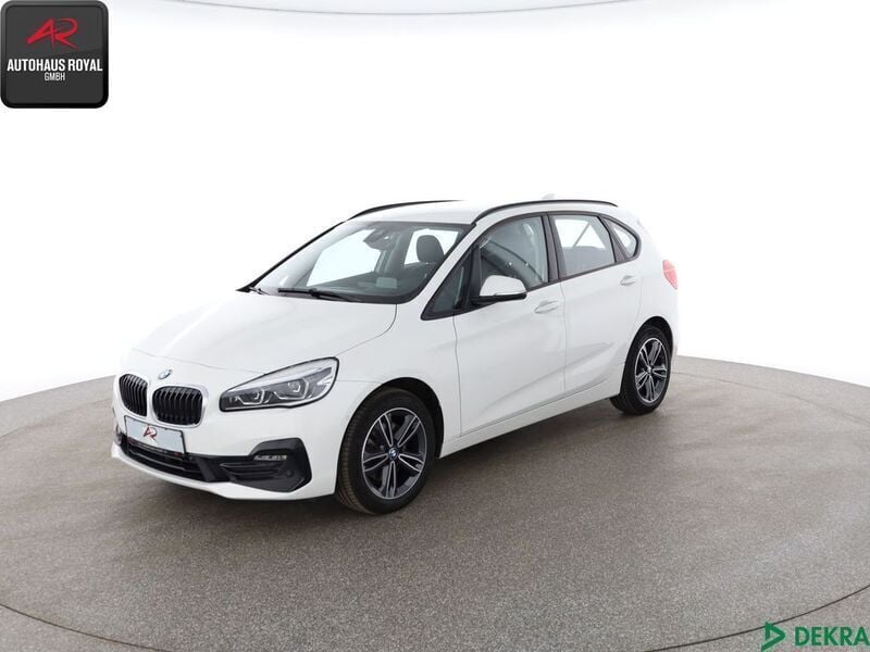 Weiss Gebraucht 2020 BMW 220 Active Tourer Sport Line Van / Kleinbus | 20.880 € (Guter Preis) - Bild 1/4