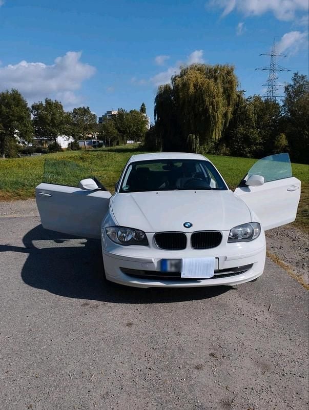 Gebraucht BMW 116 122 PS (89 kW) 2012 Weiß Kleinwagen