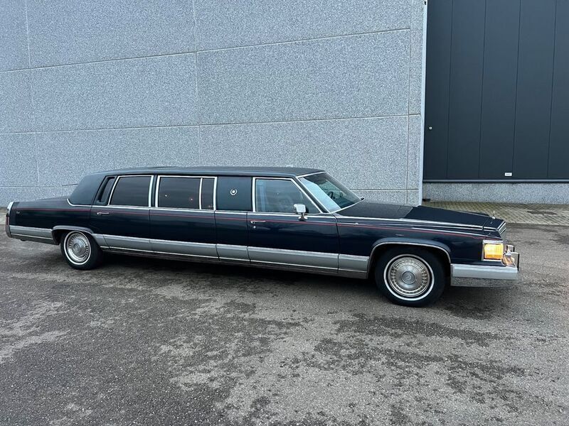 Blau Gebraucht 1990 Cadillac Fleetwood Limousine | 11.500 € - Bild 1/4