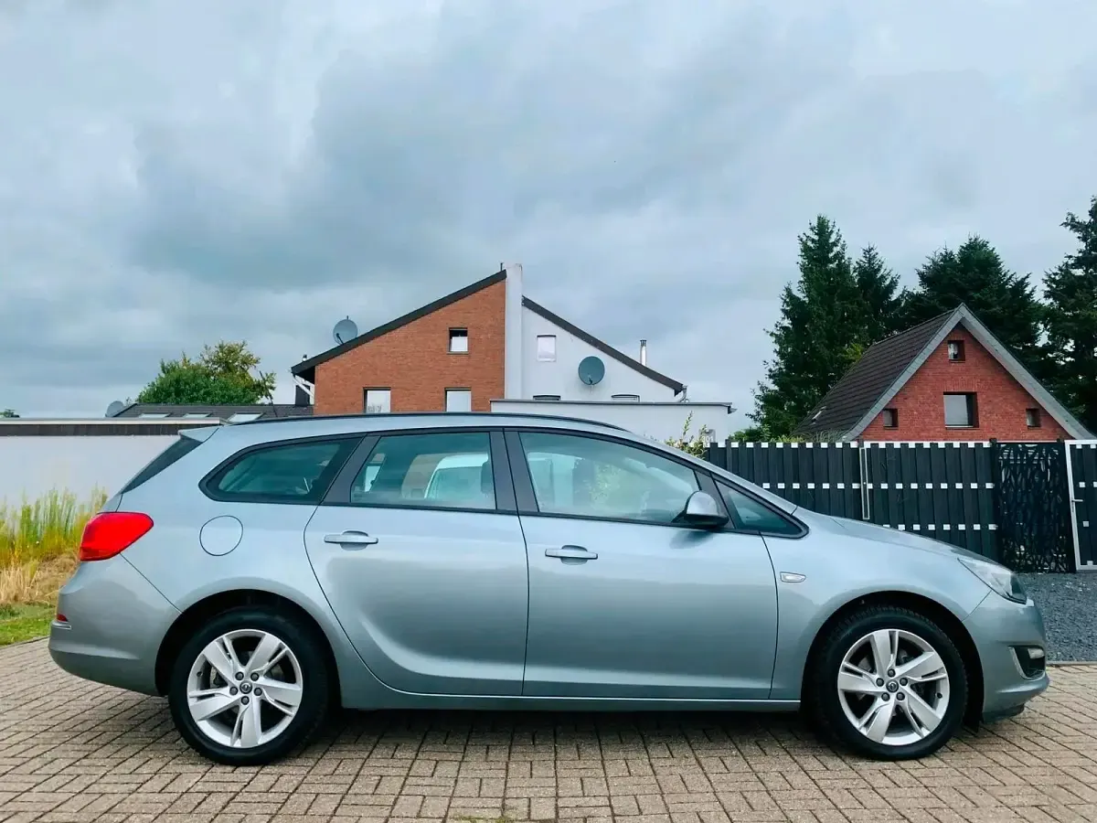 Gebraucht Opel Astra 101 PS (74 kW) 2015 Grau Kombi