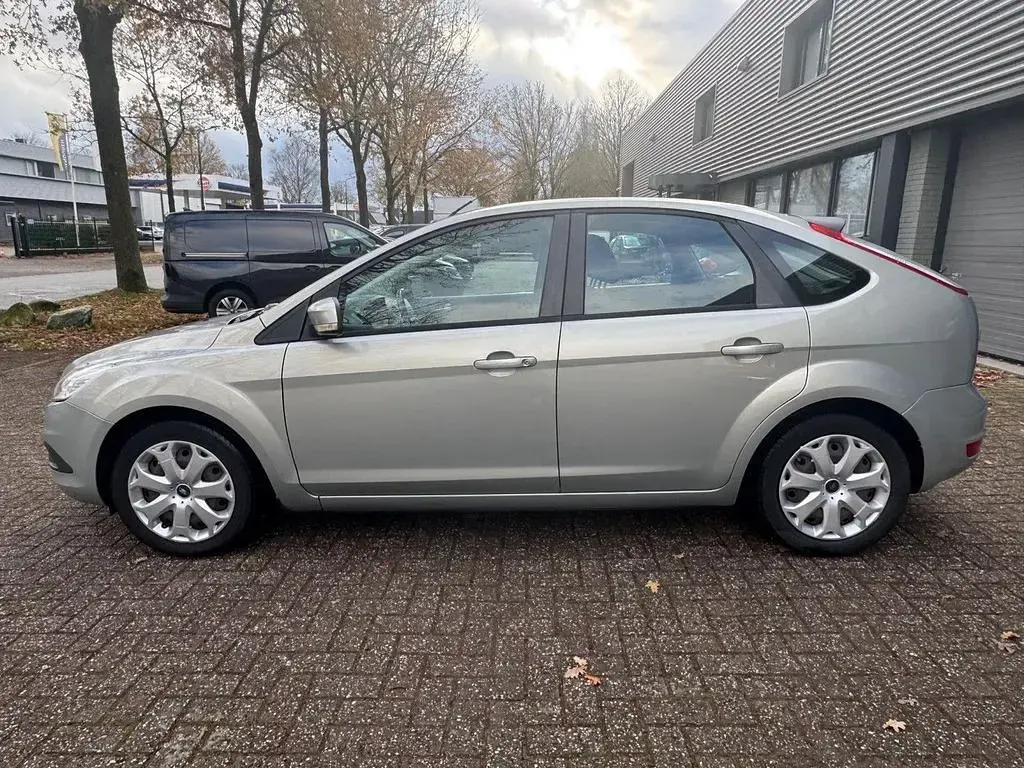 Używany Ford Focus 101 KM (74 kW) 2010 Zielony Sedan/Limuzyna