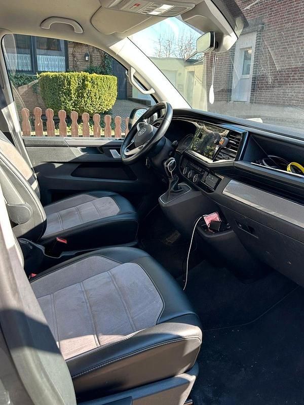 Second-hand VW Multivan 150 CP (110 kW) 2021 Gri Monovolum