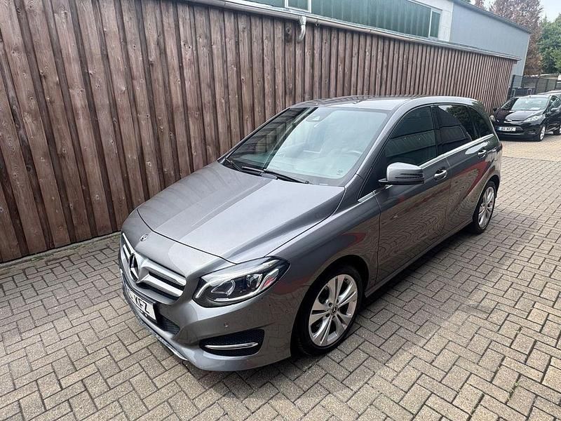 Grau Gebraucht 2017 Mercedes 200 Limousine | 16.990 € (Guter Preis) - Bild 1/4