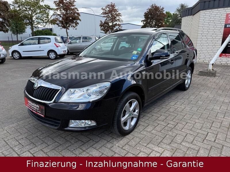 Schwarz Gebraucht 2012 Skoda Octavia Ambition Kombi | 8.499 € (Guter Preis) - Bild 1/4