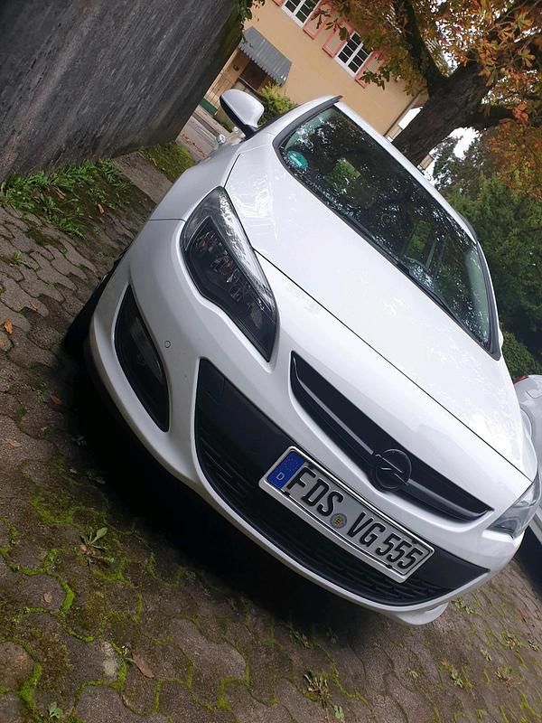 Gebraucht Opel Astra 110 PS (80 kW) 2014 Weiß Kombi