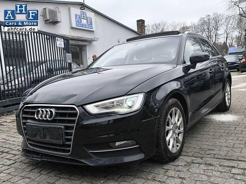 Schwarz Gebraucht 2016 Audi A3 Attraction Limousine | 10.900 € - Bild 1/4