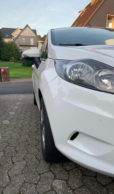 Gebraucht Ford Fiesta 97 PS (71 kW) 2011 Weiß Kleinwagen