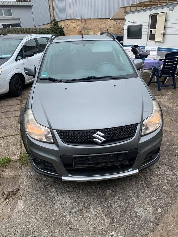 Grau Gebraucht 2012 Suzuki SX4 Kleinwagen | 2.300 € (Superpreis) - Bild 1/4