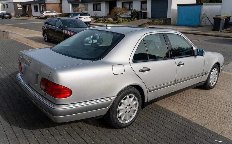Gebraucht Mercedes E320 224 PS (164 kW) 1998 Silber Limousine