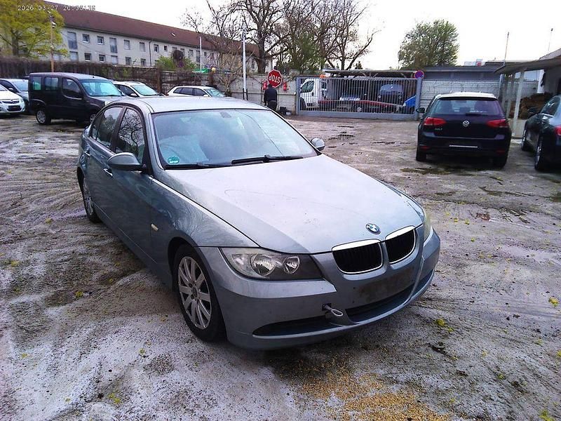 Gebraucht BMW 320 143 PS (105 kW) 2008 Grau Limousine