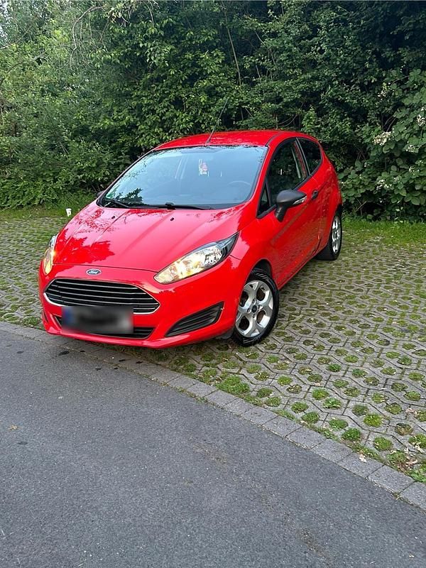 Gebraucht Ford Fiesta 69 PS (50 kW) 2015 Rot Kleinwagen