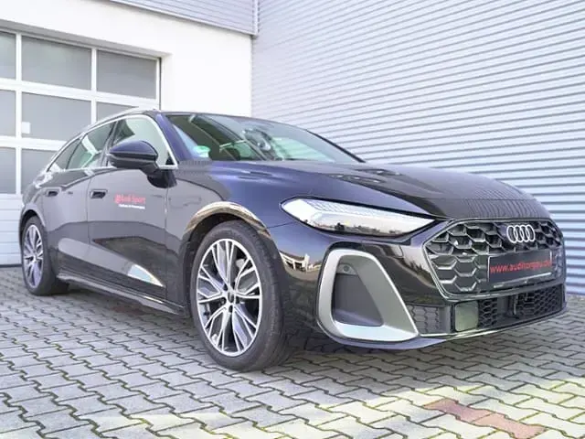Gebraucht Audi A5 Ambiente 204 PS (150 kW) 2024 Mythosschwarz metallic Coupé