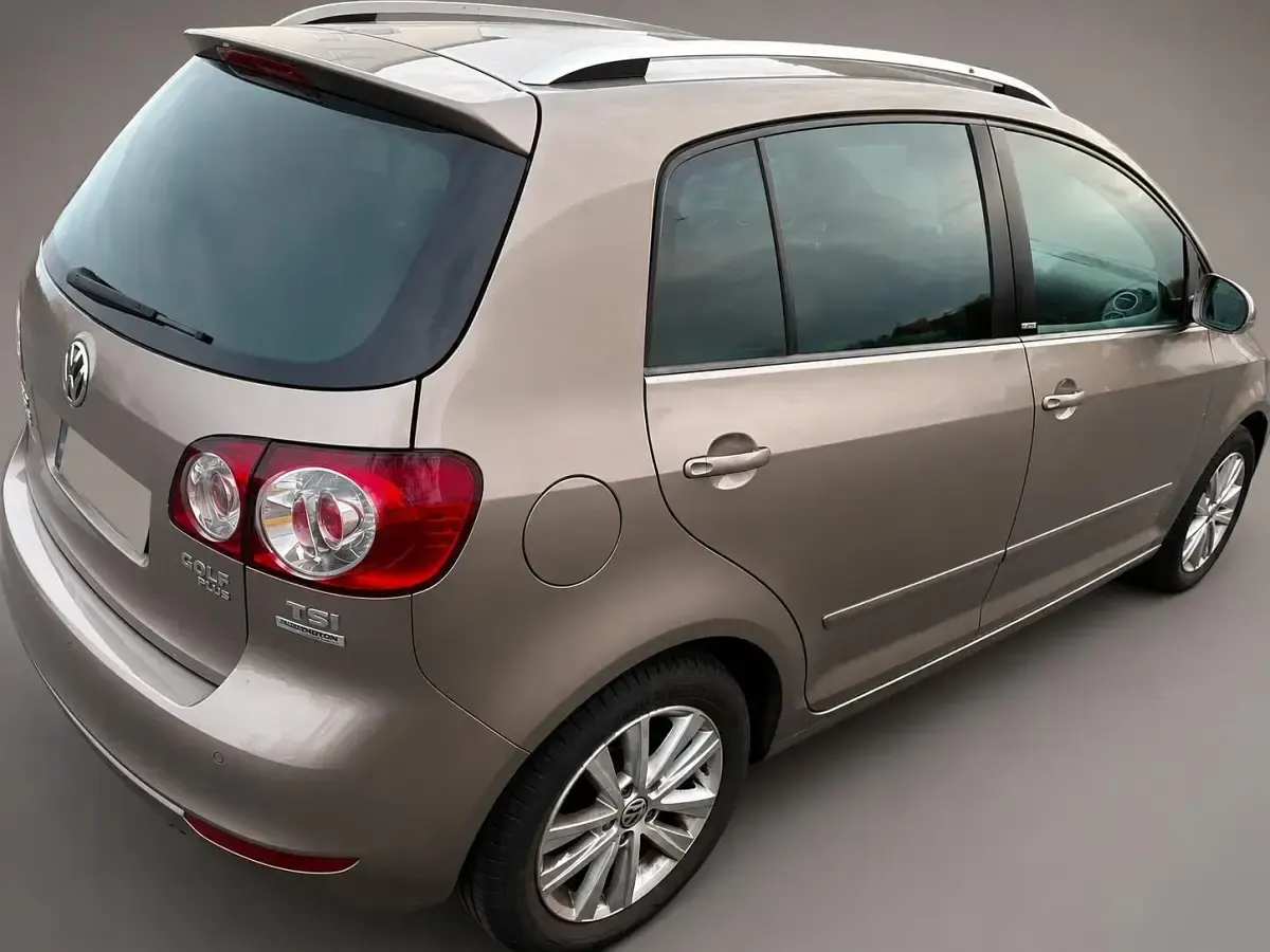Gebraucht VW Golf VI 105 PS (77 kW) 2011 Gold Kleinwagen