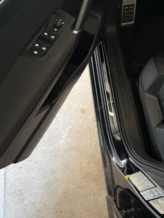 Gebraucht VW Touran United 150 PS (110 kW) 2021 Schwarz Van / Kleinbus