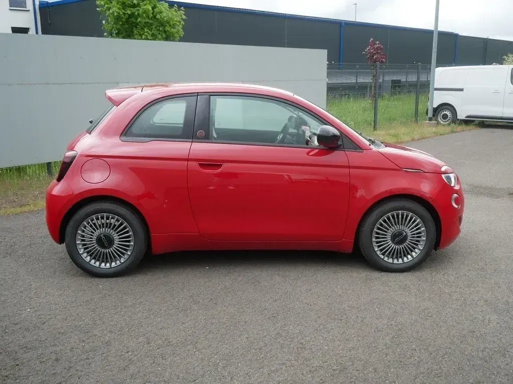 Neu Fiat 500 Icon 65 PS (47 kW) 2026 Rot Kleinwagen