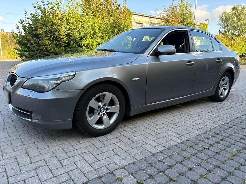 Gebraucht BMW 520 177 PS (130 kW) 2009 Grau Limousine