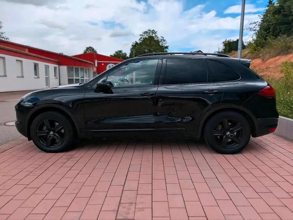 Gebraucht Porsche Cayenne 241 PS (177 kW) 2011 Schwarz SUV