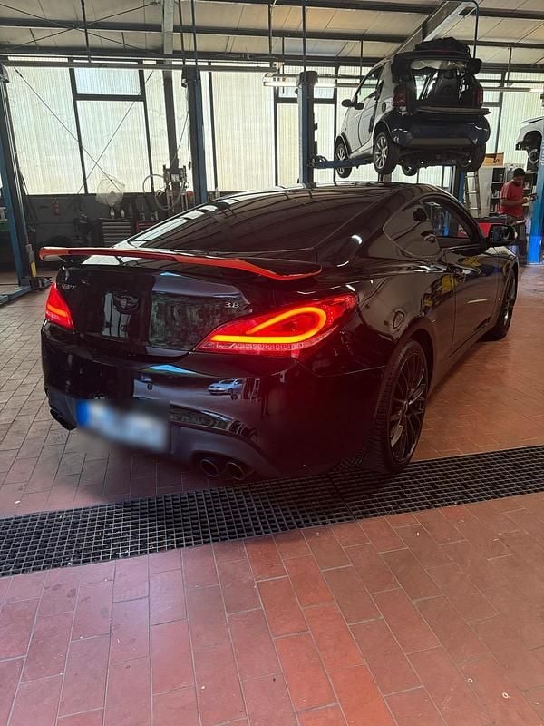Schwarz Gebraucht 2012 Hyundai Genesis Coupé | 13.900 € (Fairer Preis) - Bild 1/4