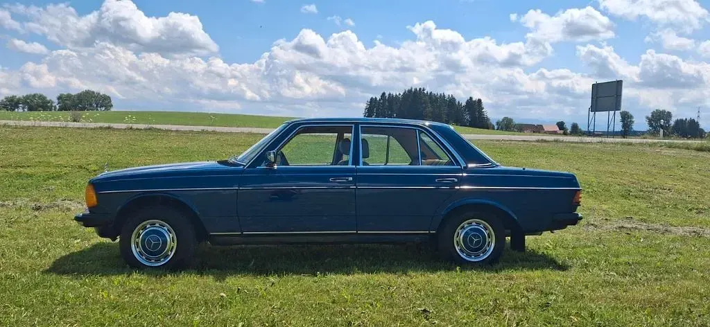 Gebraucht Mercedes 230 136 PS (100 kW) 1984 Blau Limousine