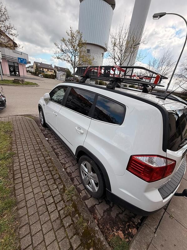Gebraucht Chevrolet Orlando 140 PS (102 kW) 2012 Weiß Van / Kleinbus