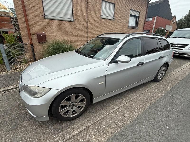 Silber Gebraucht 2006 BMW 320 Kombi | 3.000 € (Fairer Preis) - Bild 1/4
