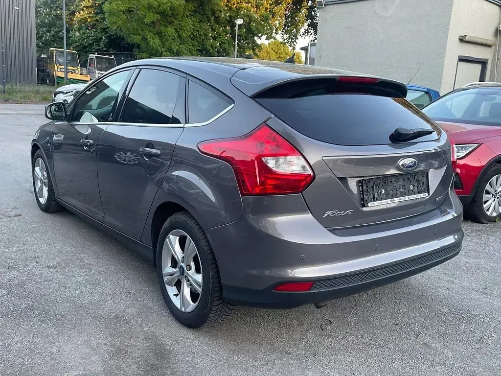 Used Ford Focus Champions Edition 125 HP (91 kW) 2012 Brown Sedan