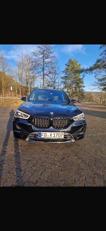 Schwarz Gebraucht 2019 BMW X1 Sport Line SUV | 18.900 € (Guter Preis) - Bild 1/4