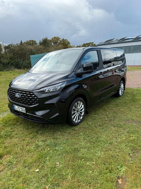 Schwarz Gebraucht 2024 Ford Tourneo Custom Van | 44.000 € (Teuer) - Bild 1/4