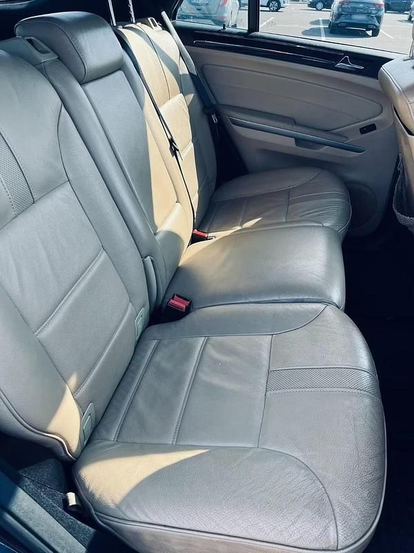 Gebraucht Mercedes ML350 231 PS (169 kW) 2010 Grau SUV