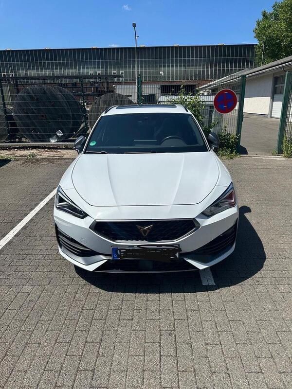 Weiß Gebraucht 2023 Cupra Leon VZ Kombi | 31.750 € (Guter Preis) - Bild 1/4