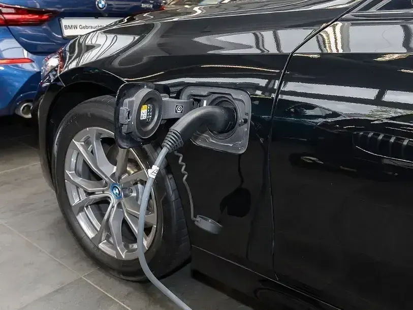 Gebraucht BMW 320e Shadowline 204 PS (150 kW) 2022 Schwarz Kombi