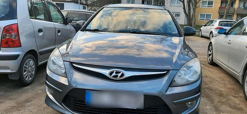 Gebraucht Hyundai i30 110 PS (80 kW) 2010 Grau Kombi